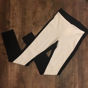 NWT HUE Colorblock Illusion Ponte Leggings